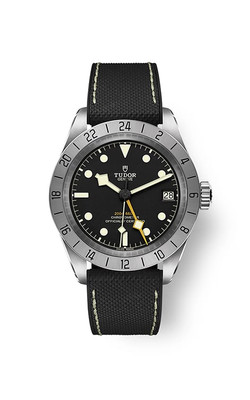 tudor black bay pro 39mm