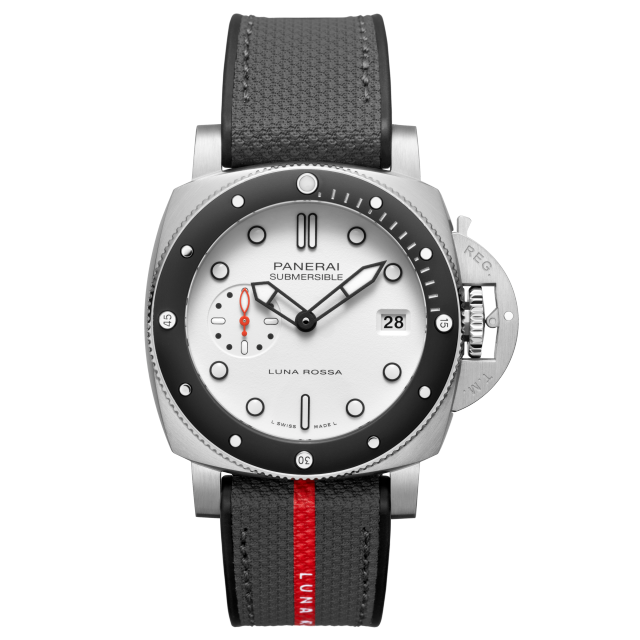 panerai Submersible Luna Rossa PAM01579